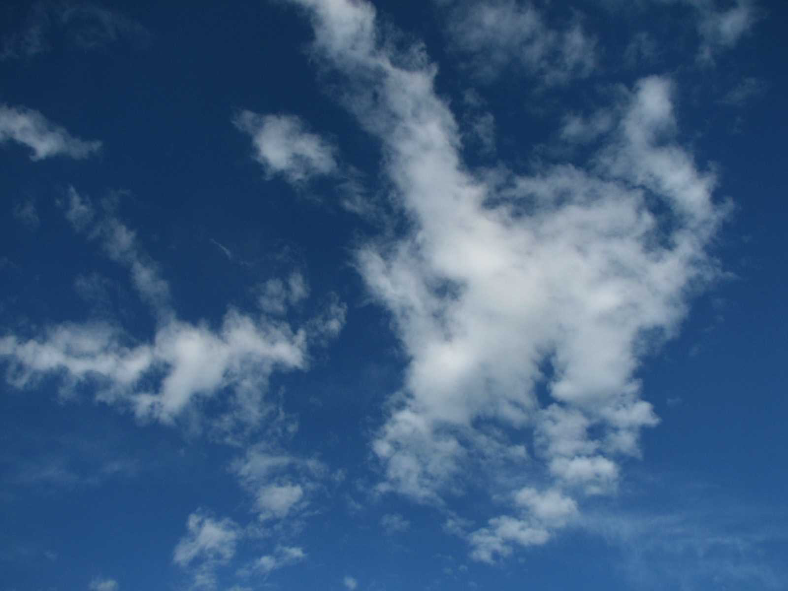 Ghost Cloud horizontal for 1600 x 1200 resolution