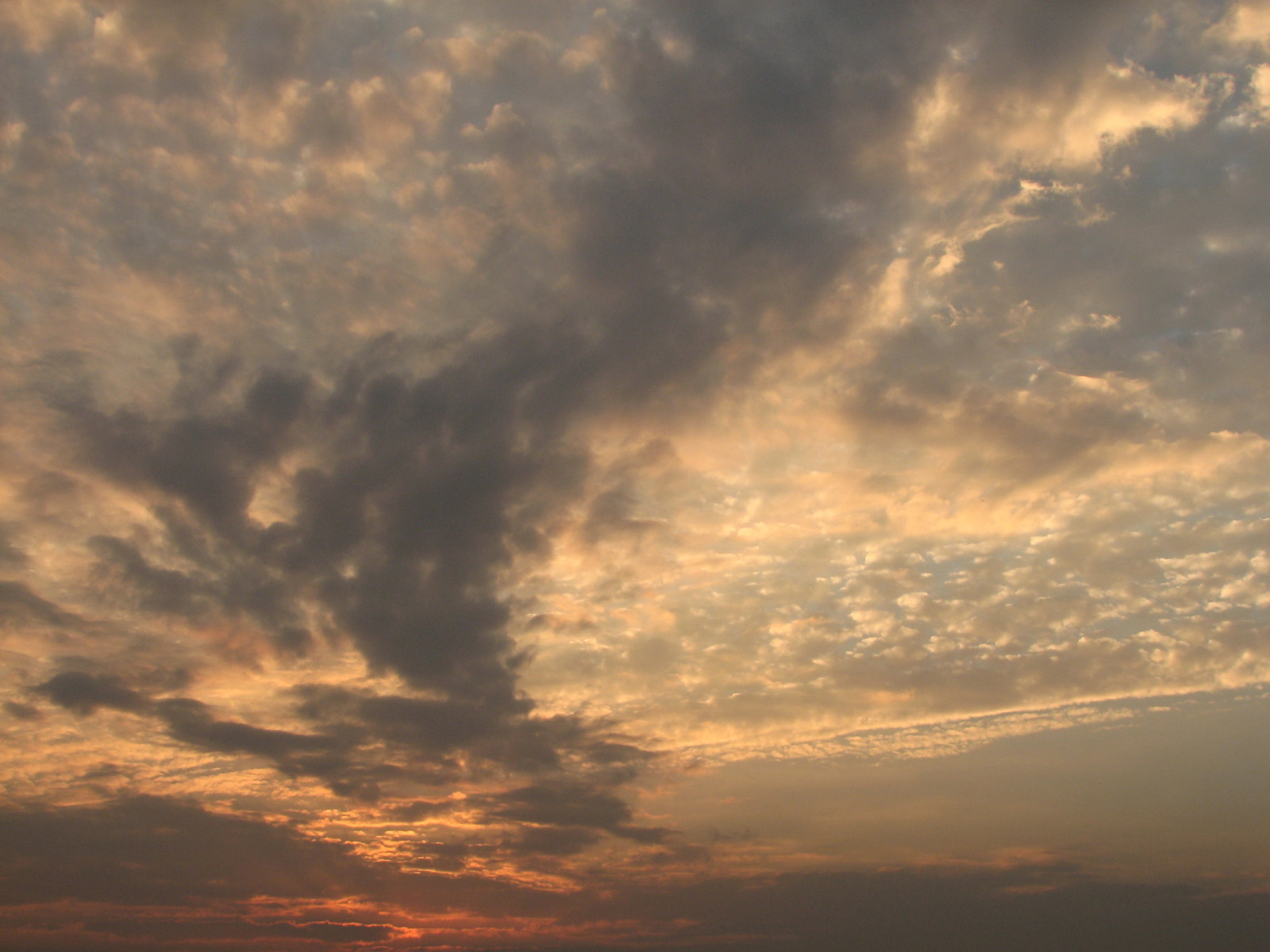 Sunrise Sky with Clouds for 1600 x 1200 resolution